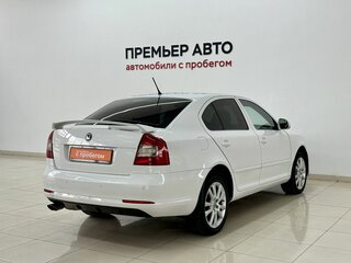 2012 Skoda Octavia II (A5) Рестайлинг, белый, 590000 рублей, вид 4