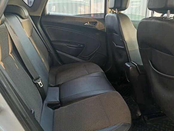 2013 Opel Astra J Рестайлинг, серебристый, 502000 рублей - вид 15