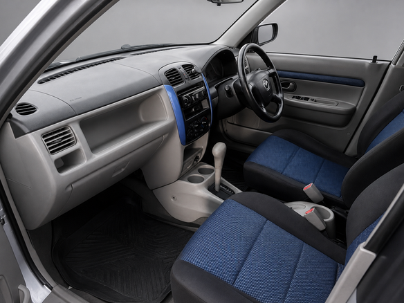 2000 Mazda Demio I (DW), серебристый, 275000 рублей - вид 9