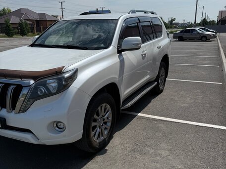 2017 Toyota Land Cruiser Prado 150 Series Рестайлинг 1, белый, 3750999 рублей, вид 2