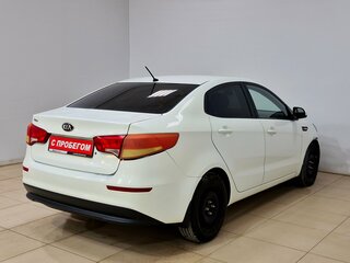 2016 Kia Rio III Рестайлинг, белый, 645000 рублей, вид 5
