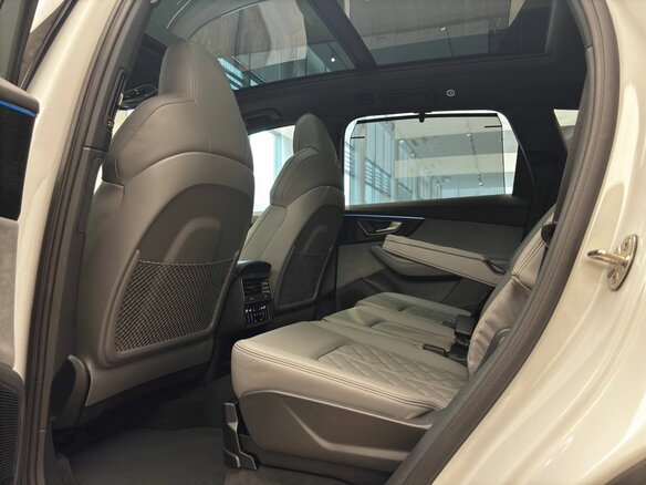 2025 Audi Q7 45 TFSI II (4M) Рестайлинг 2, белый, 11690000 рублей - вид 11