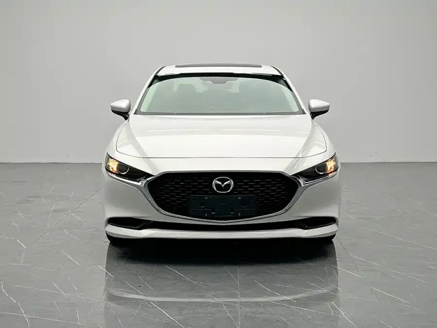 Открыть фотографии: Mazda 3 IV (BP)