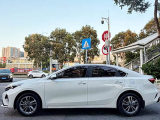 2023 Kia K3 II (China Market) Рестайлинг, белый, 1500000 рублей, вид 3