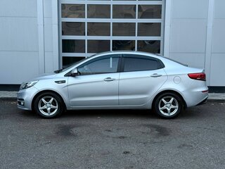 2015 Kia Rio 6-speed III, серебристый, 850000 рублей, вид 2