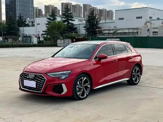 2023 Audi A3 Sportback 35 TFSI IV (8Y), красный, 1900000 рублей, вид 1