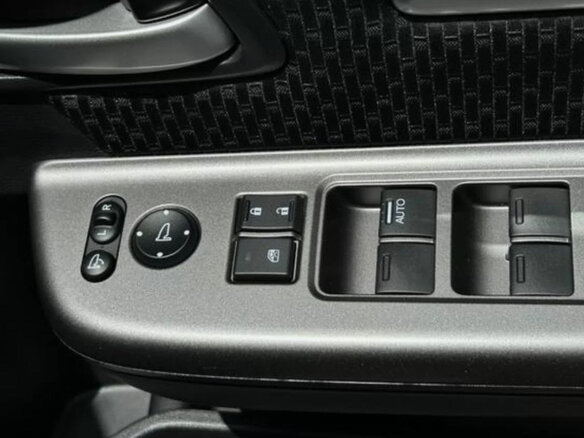 2021 Honda Stepwgn Spada V Рестайлинг, белый, 1897000 рублей - вид 15