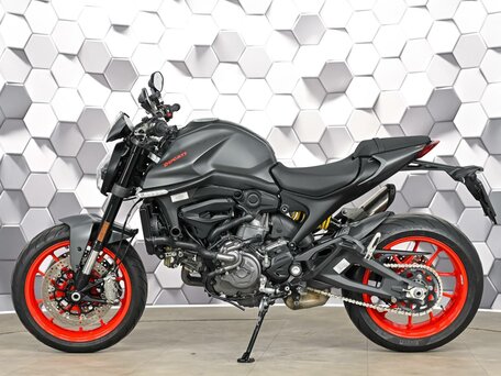2023 Ducati Monster 937, серый, 899000 рублей, вид 4
