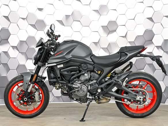 2023 Ducati Monster 937, серый, 899000 рублей - вид 3