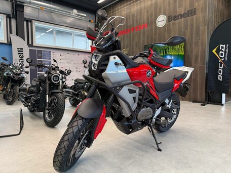 2026 QJMotor SVT 650 X, красный, 689000 рублей, вид 2