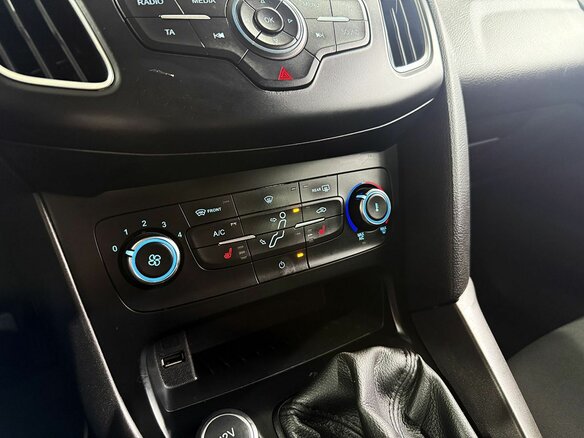 2016 Ford Focus III Рестайлинг, белый, 909000 рублей - вид 12