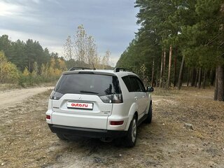 2010 Mitsubishi Outlander II Рестайлинг, белый, 1100000 рублей, вид 4