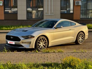 2019 Ford Mustang VI Рестайлинг, серебристый, 3300000 рублей, вид 1
