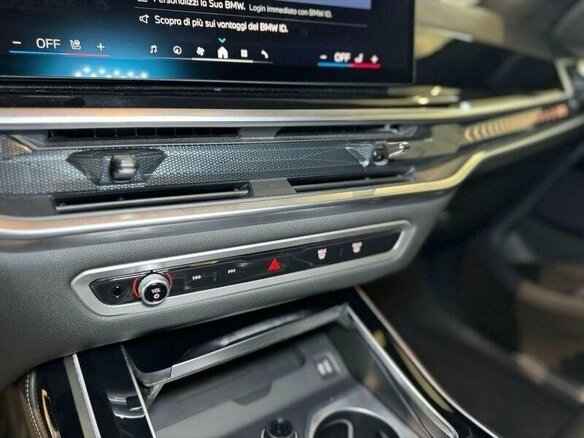 2025 BMW X7 40d I (G07) Рестайлинг, серебристый, 14404000 рублей - вид 9