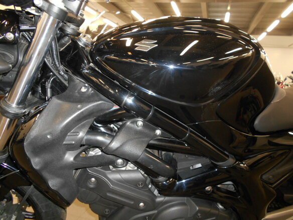 2013 Suzuki SFV 400 Gladius, чёрный, 390000 рублей - вид 16