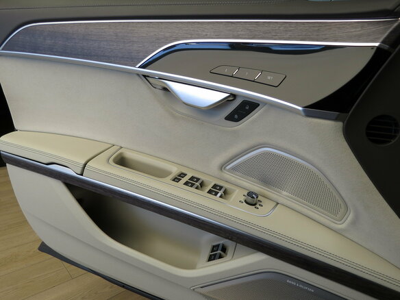2022 Audi A8 60 TFSI e IV (D5) Рестайлинг, серый, 10990000 рублей - вид 17