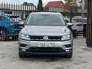 2018 Volkswagen Tiguan II, серебристый, 2349000 рублей, вид 2