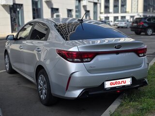 2021 Kia Rio IV Рестайлинг, серый, 1450000 рублей, вид 2