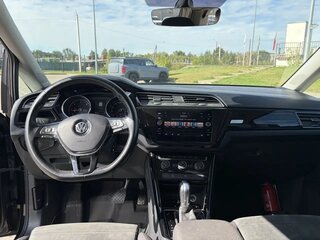 2019 Volkswagen Touran II, чёрный, 1570000 рублей, вид 4