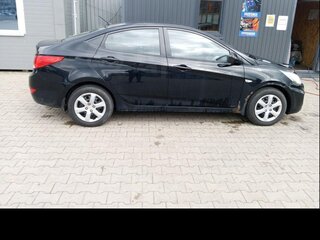2012 Hyundai Solaris I, чёрный, 810000 рублей, вид 3