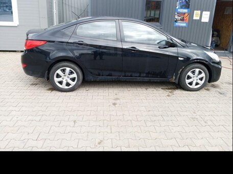 2012 Hyundai Solaris I, чёрный, 810000 рублей, вид 3