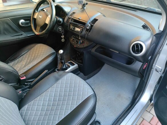 2011 Nissan Note I Рестайлинг, серебристый, 640000 рублей - вид 5