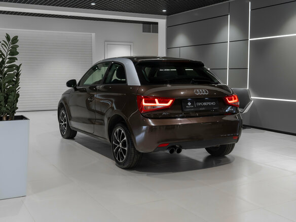 2012 Audi A1 I (8X), коричневый, 990000 рублей - вид 3