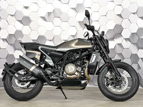 2019 Husqvarna Svartpilen 701, серый, 675000 рублей, вид 3