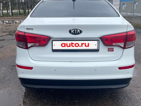 2017 Kia Rio III Рестайлинг, белый, 790000 рублей, вид 4