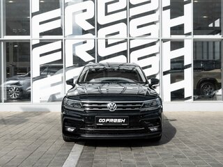 2018 Volkswagen Tiguan II, чёрный, 2730000 рублей, вид 3
