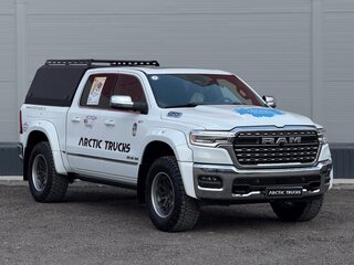 2024 Ram 1500 Crew Cab V Рестайлинг, белый, 15000000 рублей, вид 3