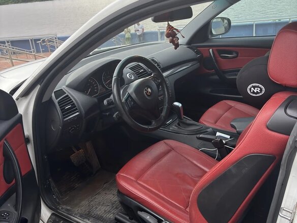 2009 BMW 1 серии 120i I (E81/E82/E87/E88) Рестайлинг, белый, 1200000 рублей - вид 8