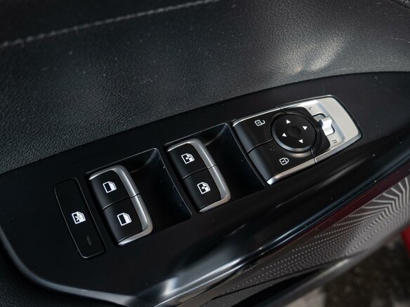 2021 Kia K5 III, красный, 2330000 рублей - вид 23