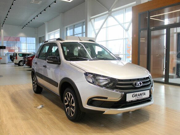 2026 Lada (ВАЗ) Granta Cross I Рестайлинг, серебристый, 1216000 рублей - вид 2