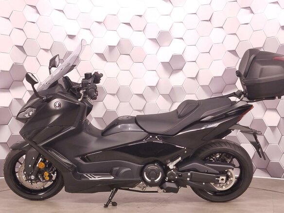2023 Yamaha TMAX, чёрный, 1429000 рублей - вид 3