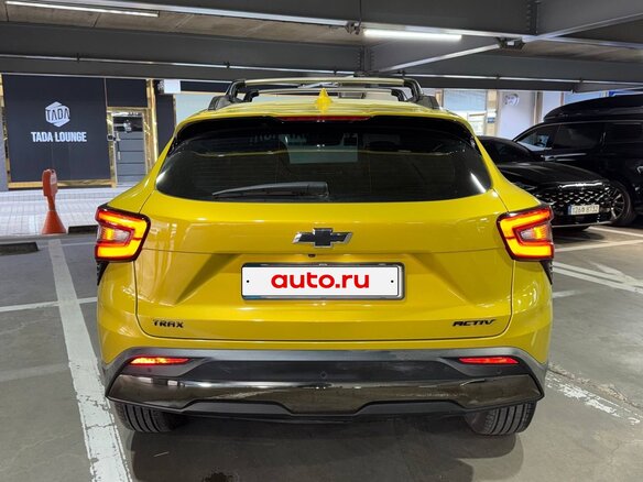 2023 Chevrolet Trax II, золотистый, 1620000 рублей - вид 6