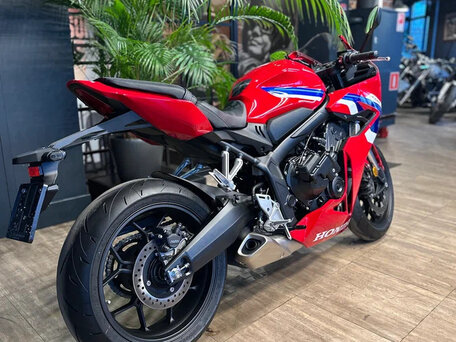 2026 Honda CBR 650R, красный, 1470000 рублей, вид 4