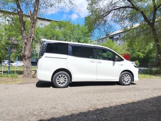 2016 Toyota Voxy III (R80), белый, 1930000 рублей, вид 4