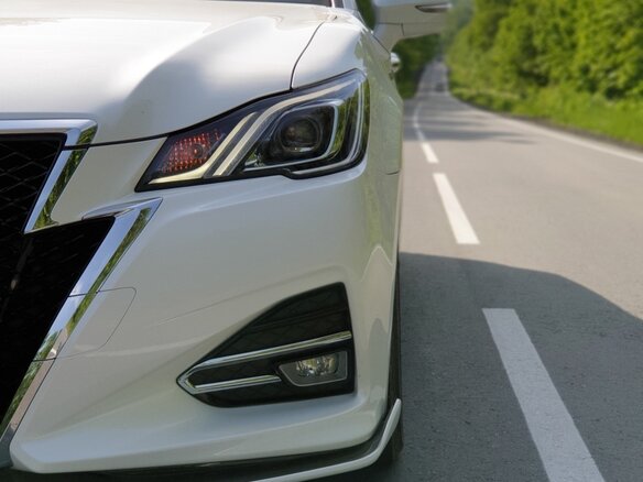2016 Toyota Crown XIV (S210) Рестайлинг, белый, 3000000 рублей - вид 1