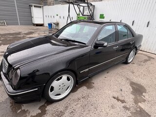 1999 Mercedes-Benz E-Класс 430 II (W210, S210) Рестайлинг, чёрный, 830000 рублей, вид 1