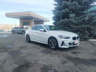 2022 BMW 1 серии 120i III (F52) Рестайлинг, белый, 2440000 рублей, вид 3