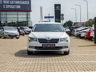 2019 Skoda Superb III, белый, 1825000 рублей, вид 2