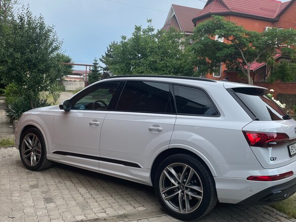 2020 Audi Q7 45 TDI II (4M) Рестайлинг, белый, 6500000 рублей - вид 4