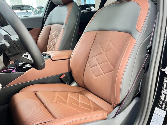 2025 BMW 5 серии 530i xDrive VIII (G60/G61/G68), чёрный, 9300000 рублей - вид 39