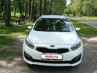 2017 Kia Ceed II Рестайлинг, белый, 880000 рублей, вид 3