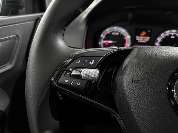 2021 Skoda Karoq DSG6 I, зелёный, 2349000 рублей - вид 15