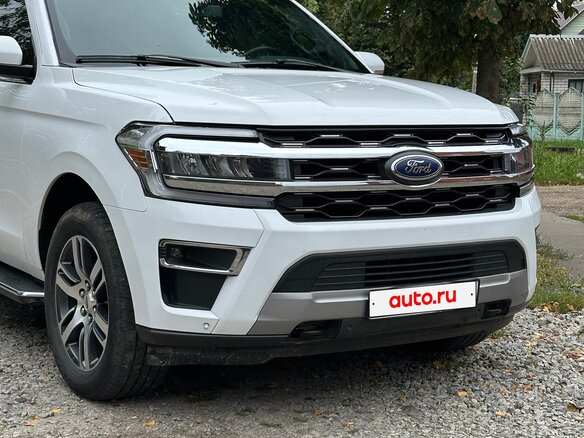 2022 Ford Expedition IV Рестайлинг, белый, 10000000 рублей - вид 2