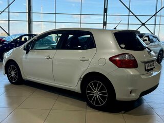2010 Toyota Auris I Рестайлинг, белый, 749000 рублей, вид 3
