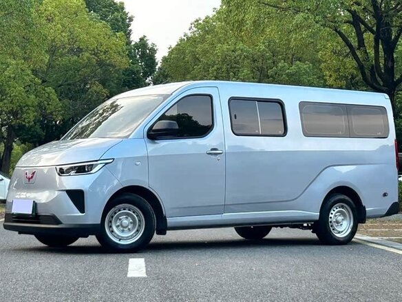 2026 Wuling Yangguang, голубой, 1690000 рублей
