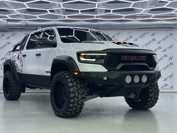 2023 Ram 1500 Crew Cab TRX V, белый - вид 6